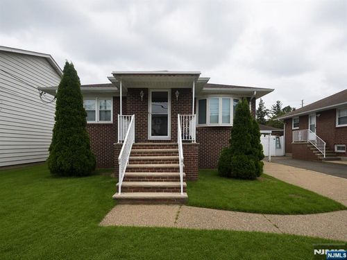 16 Jackson Avenue, South Hackensack, NJ, 07606 | Card Image