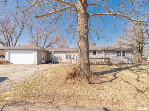 102 S Van Buren St, Lewistown, IL, 61542-1327 | Card Image