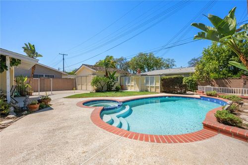 939 W Orange Rd, Santa Ana, CA, 92706-1139 | Card Image