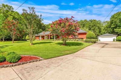 5217 Emerald Dr, House other with 3 bedrooms, 2 bathrooms and 3 parking in Pace FL | Image 2