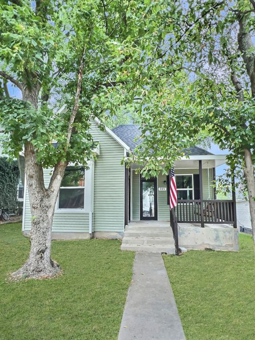 305 7th St, Monett, MO, 65708-2134 | Card Image