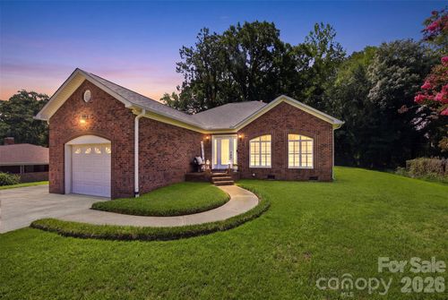 211 Peachtree St, Belmont, NC, 28012-2429 | Card Image