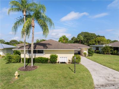 5233 Se Sea Island Way, House other with 2 bedrooms, 2 bathrooms and 1 parking in Stuart FL | Image 1