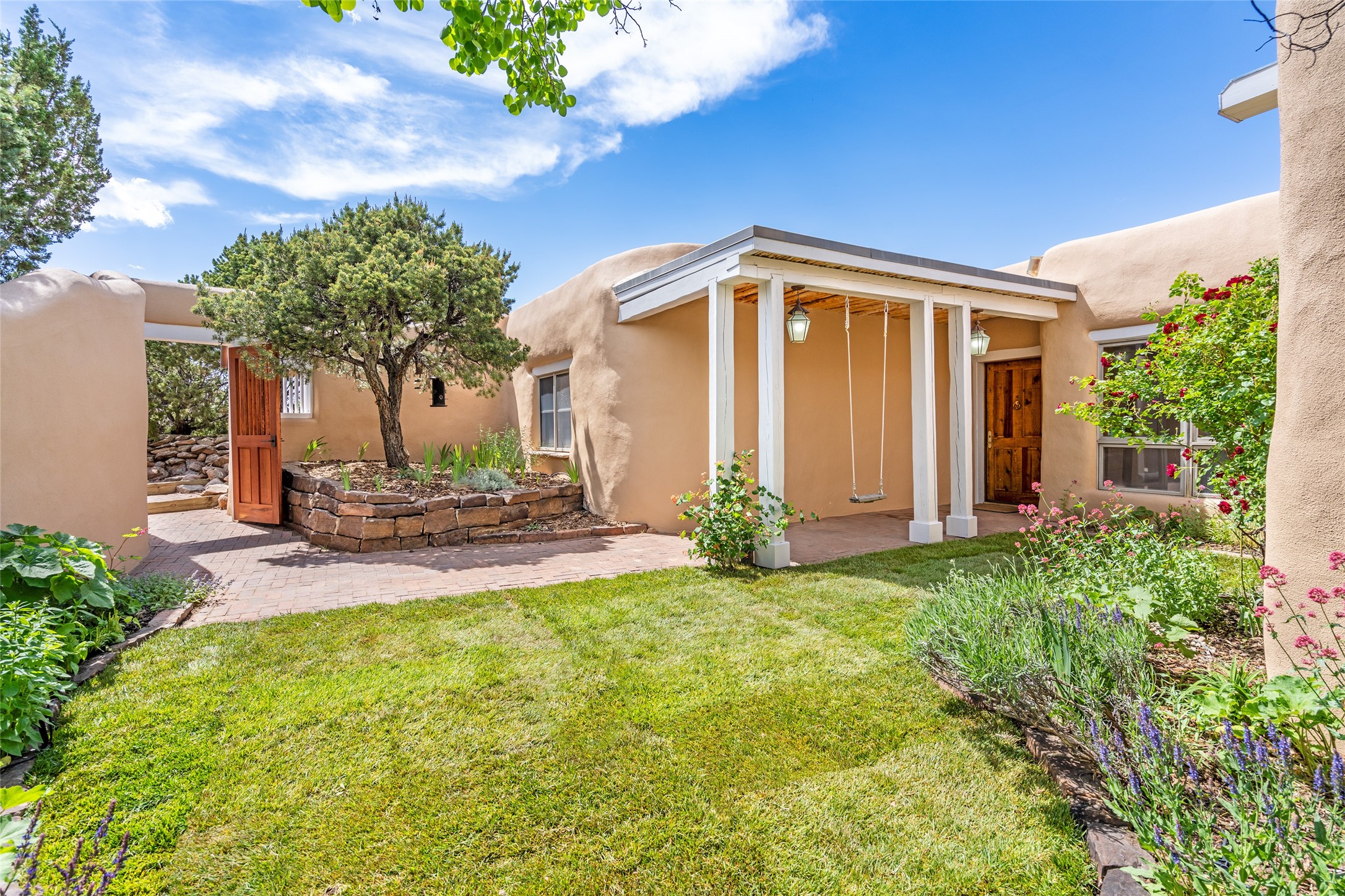 Laughing Horse Ln, Santa Fe, NM 87508