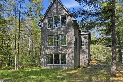 2088 E Higgins Lake Dr, Roscommon, MI, 48653-7619 | Card Image