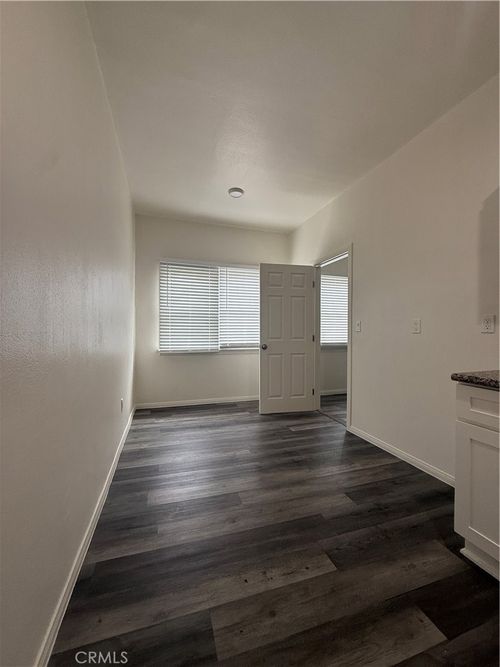 13-2001 Cedar Ave, Long Beach, CA, 90806-4627 | Card Image