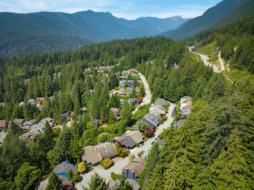 5623 Eagle Crt, North Vancouver, BC, V7R4V4 | Card Image