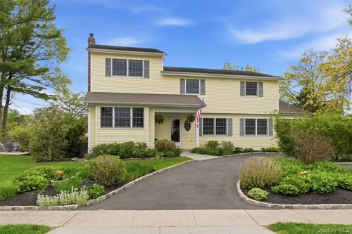 2 W Oak Hill Dr, Oyster Bay, NY, 11771-3909 | Card Image