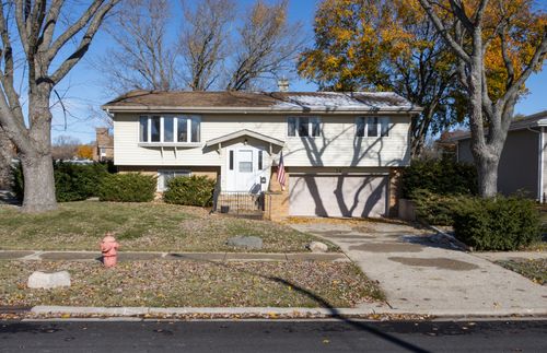 24 Sunset Dr, Cary, IL, 60013-2239 | Card Image