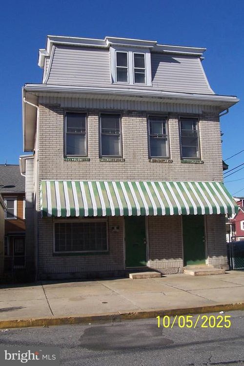 16 Center St, Lansford, PA, 18232-1810 | Card Image