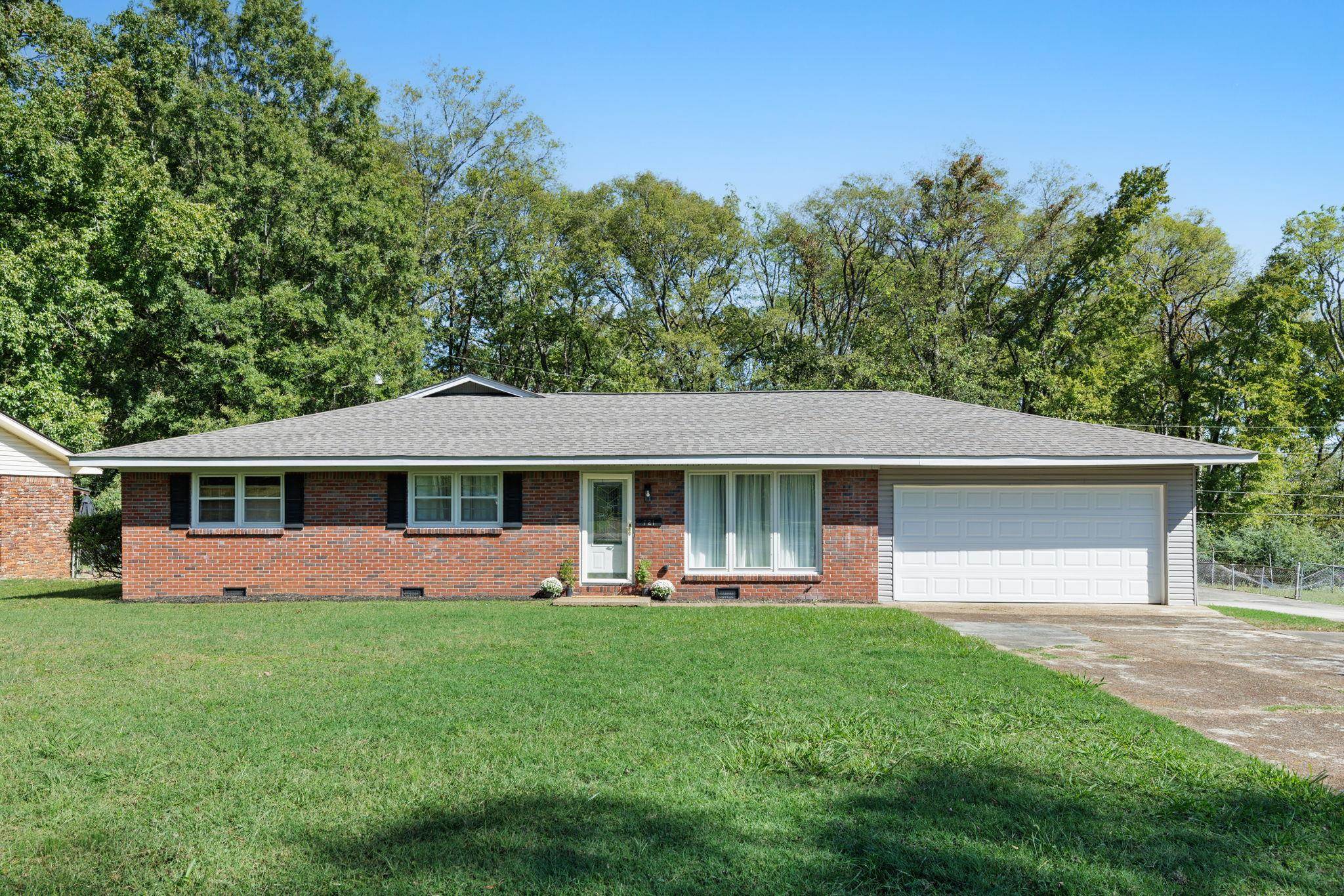 Lakeside Dr, Florence, AL 35630