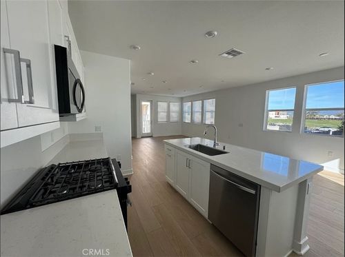 27425 Catalogue Way, Valencia, CA, 91381-1766 | Card Image