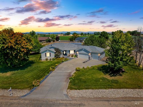 2022 Zach Dr, Fruitland, ID, 83619-3814 | Card Image