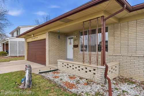 36844 Kyro Ct, Sterling Heights, MI, 48310-4658 | Card Image