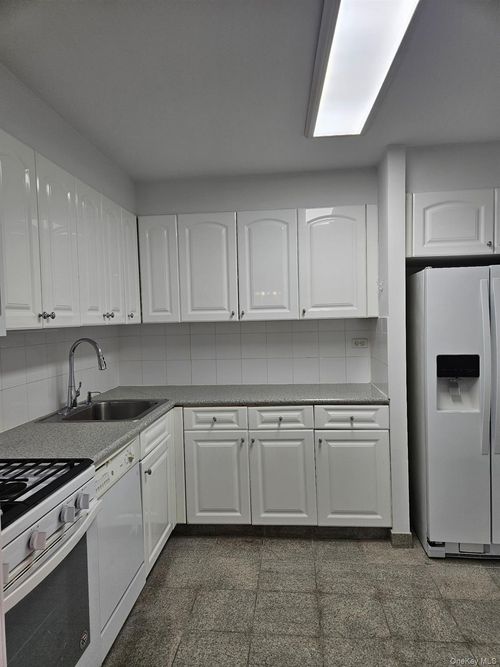 apt-9n-1 Bay Club Dr, Bayside, NY, 11360-2907 | Card Image