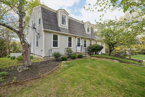 8 Queens Way, Merrimack, NH, 03054-4240 | Card Image