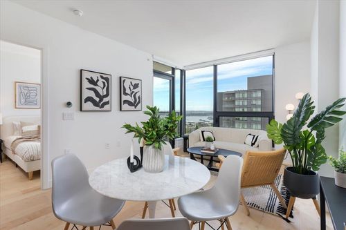 1004-135 E 13th St, North Vancouver, BC, V7L0J8 | Card Image