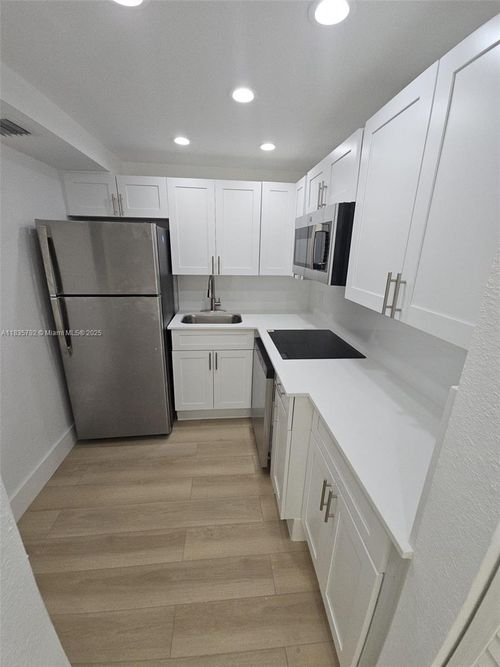 apt-403-8101 Crespi Blvd, Miami Beach, FL, 33141-1562 | Card Image