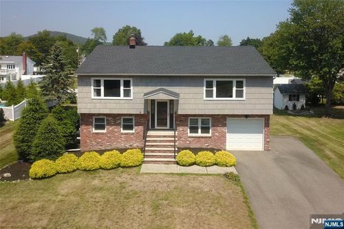 10 Copley Ct, Pompton Plains, NJ, 07444-1622 | Card Image