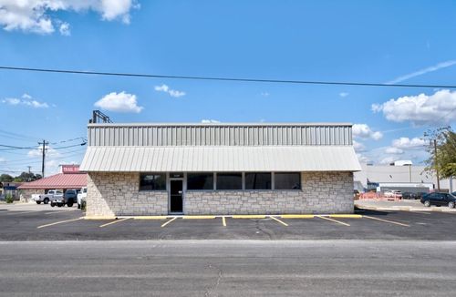 310 Quinlan St, Kerrville, TX, 78028-4411 | Card Image