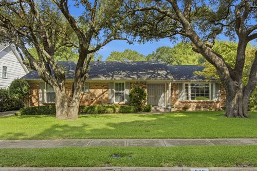 939 Blue Lake Cir, Richardson, TX, 75080-6912 | Card Image