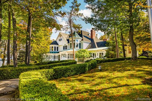 3063 Red Pine Point Dr, Indian River, MI, 49749-9636 | Card Image