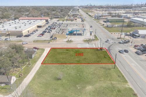 2102 Texas Ave, Texas City, TX, 77590-8338 | Card Image