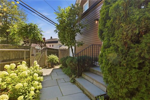 83 Malbone Rd, Newport, RI, 02840-1315 | Card Image