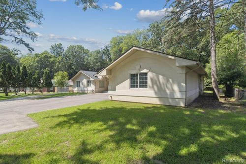 22235 Maplewood Dr, Southfield, MI, 48033-3670 | Card Image