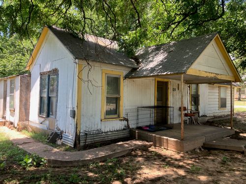 432 N Johnson St, De Leon, TX, 76444-1526 | Card Image