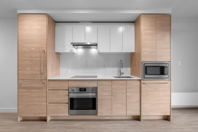 1112 - 13655 Fraser Highway, Condo with 1 bedrooms, 1 bathrooms and 1 parking in Surrey BC | Image 5