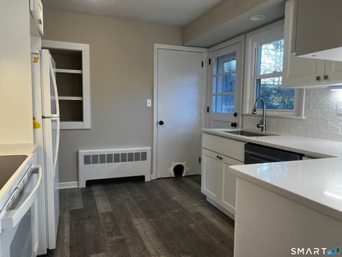 5 Haynes Rd, Avon, CT, 06001-2977 | Card Image