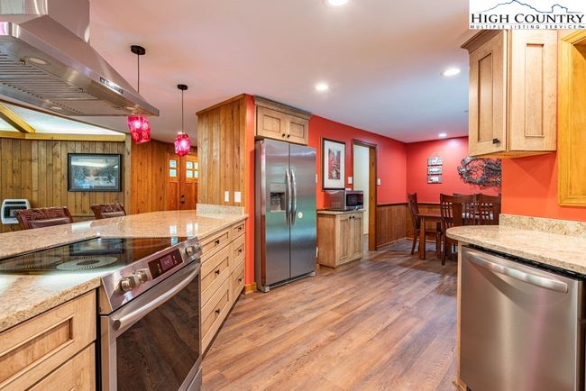 103 Raven Rd, House other with 3 bedrooms, 2 bathrooms and null parking in Beech Mountain NC | Image 16