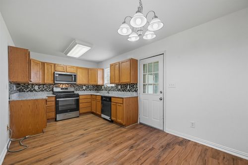 304 S Oak St, Leonard, TX, 75452-3512 | Card Image