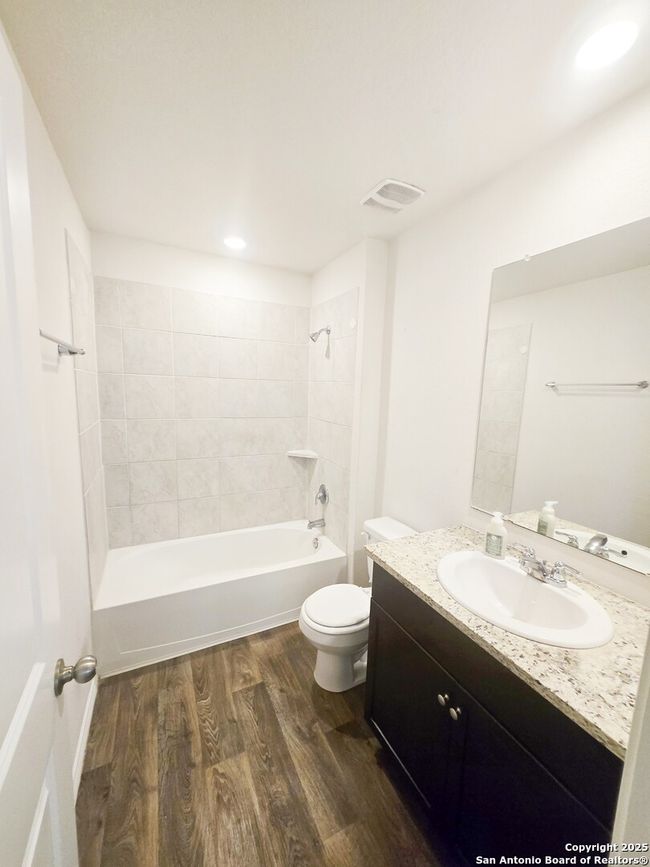 437 Middle Green Loop, House other with 3 bedrooms, 2 bathrooms and null parking in Floresville TX | Image 18