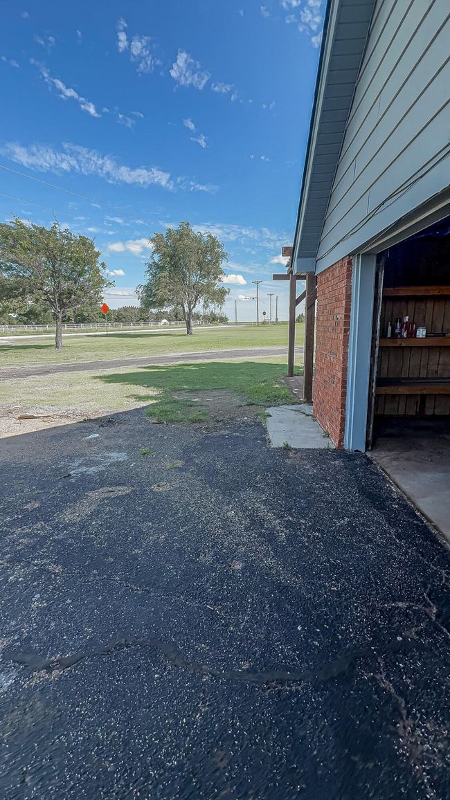 1690 W Us Highway 70, House other with 4 bedrooms, 5 bathrooms and null parking in Plainview TX | Image 56