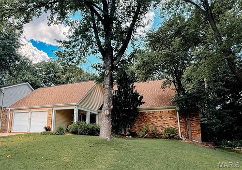 2045 Country Field Dr, Chesterfield, MO, 63017-7403 | Card Image