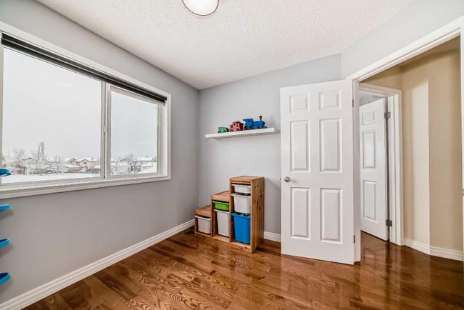 163 Eversyde Circle Sw, Home with 4 bedrooms, 2 bathrooms and 2 parking in Calgary AB | Image 18