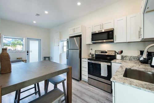 2-115 Se 2nd St, Hallandale Beach, FL, 33009-5631 | Card Image