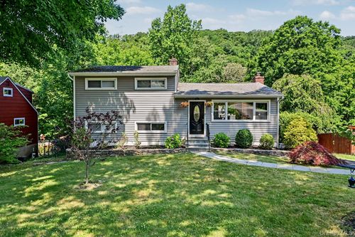 460 Washington Ave, Pleasantville, NY, 10570-1608 | Card Image