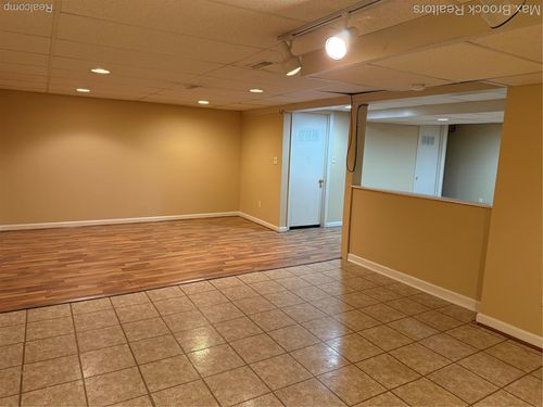 6670 Maple Lakes Dr, West Bloomfield, MI, 48322-3068 | Card Image