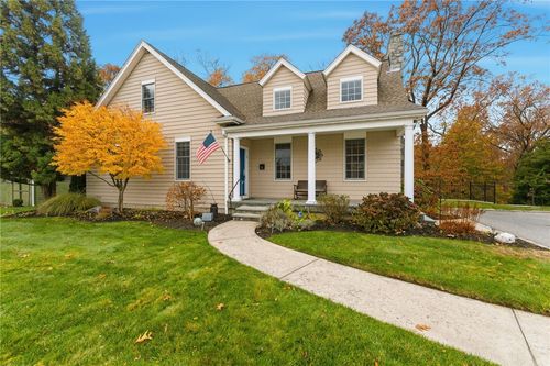 71 Norton Ave, Cranston, RI, 02920-1906 | Card Image