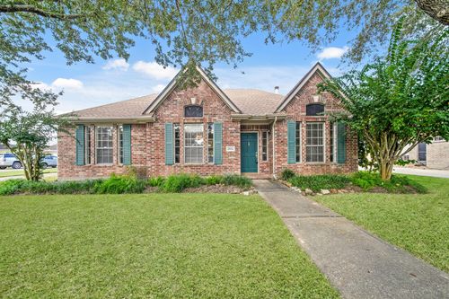 2834 Martina Dr, Friendswood, TX, 77546-5017 | Card Image