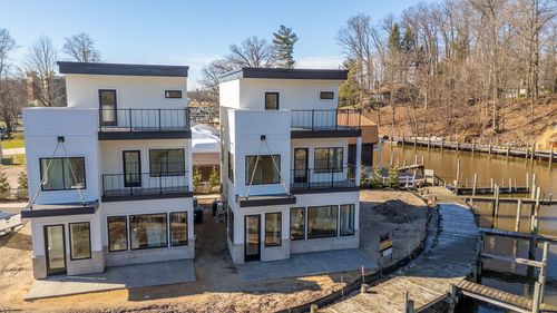 1-1 N Bailey Ave, South Haven, MI, 49090-1590 | Card Image