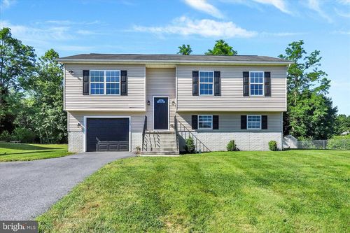 207 Pike Ct, SHIPPENSBURG, PA, 17257-9046 | Card Image