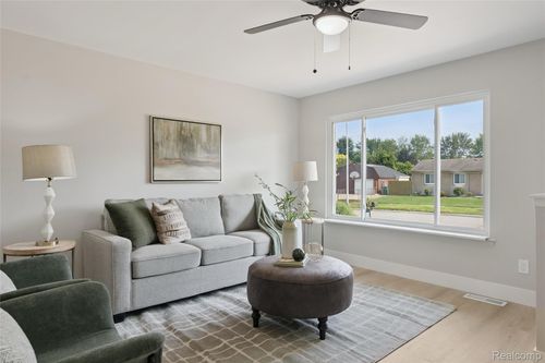 10124 Hamilton St, Van Buren Township, MI, 48111-1466 | Card Image