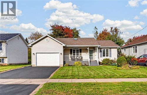 321 Twin Oaks Dr, Moncton, NB, E1G4W7 | Card Image