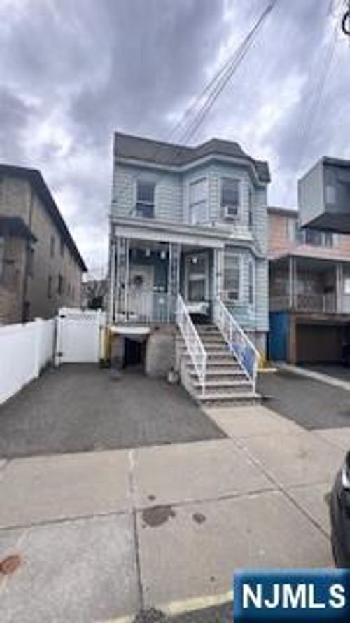 313 4th St, Fairview, NJ, 07022-1433 | Card Image