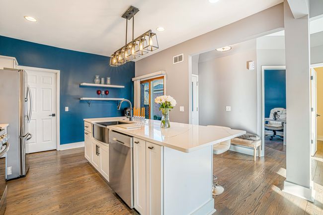 971 Heathrow Ln, Townhouse with 3 bedrooms, 3 bathrooms and 2 parking in Naperville IL | Image 4