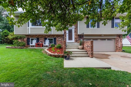 2318 Malraux Dr, VIENNA, VA, 22182-5043 | Card Image
